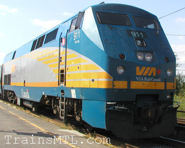 Locomotive VIA911 right side / coté droit